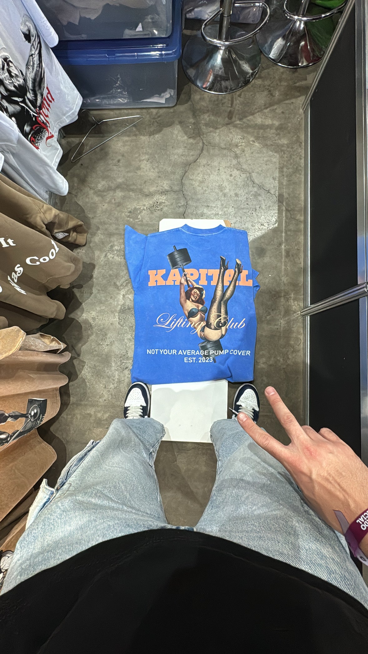 VINTAGE LIFTING PINUP GIRL "HEAVYWEIGHT PREMIUM" BOXY FIT UNISEX TEE